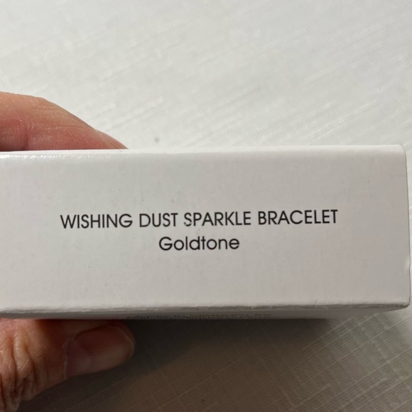 Avon Elegant Gold-Toned Bracelet. Wishing Dust Sparkle Bracelet. Gold. - Picture 2 of 4